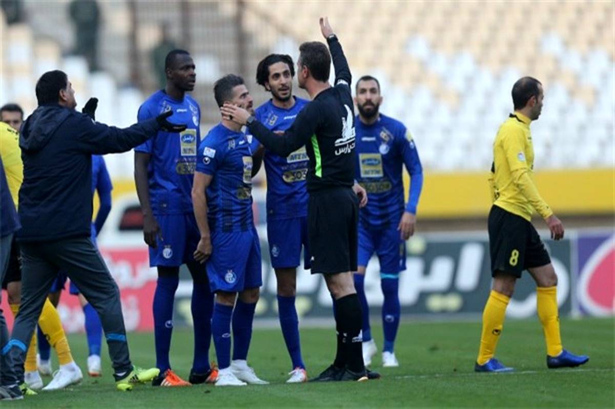 باشگاه استقلال از داور دیدار با سپاهان شکایت کرد