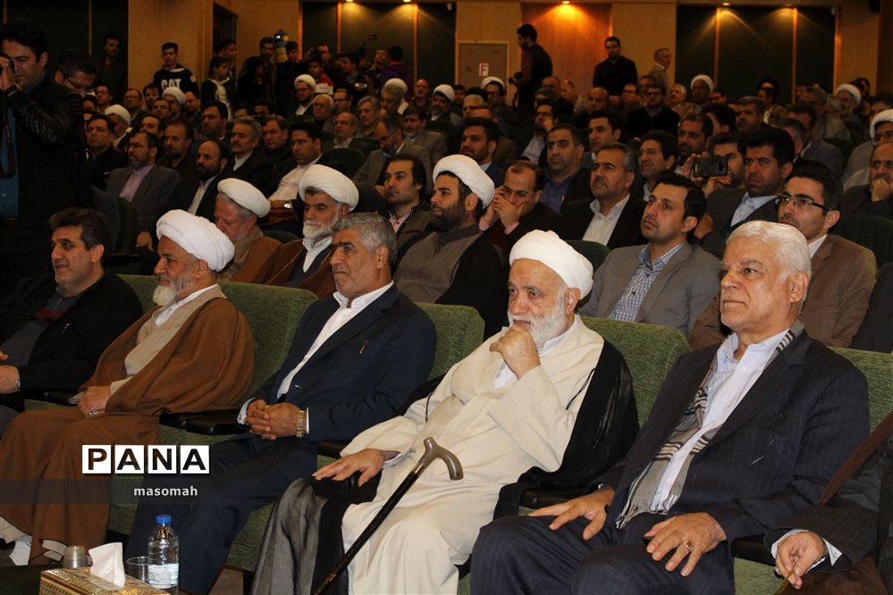برگزاری چهارمین اجلاس استانی نماز البرز با شعار نماز و مدرسه در دانشگاه آزاد کرج