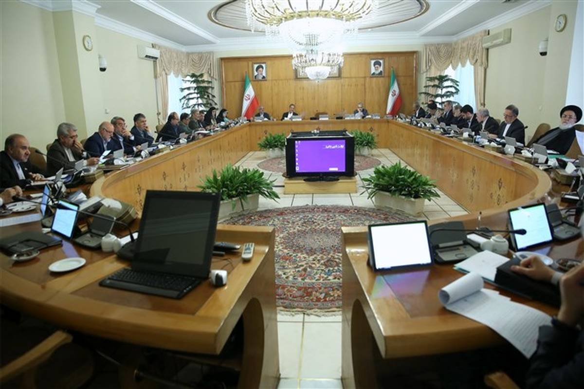 هیات دولت ارز ۴۲۰۰ تومانی را برای تامین کالاهای اساسی تصویب کرد