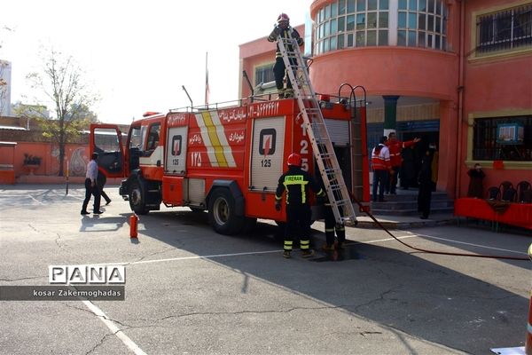 برگزاری مانور سراسری زلزله و ایمنی در رباط کریم