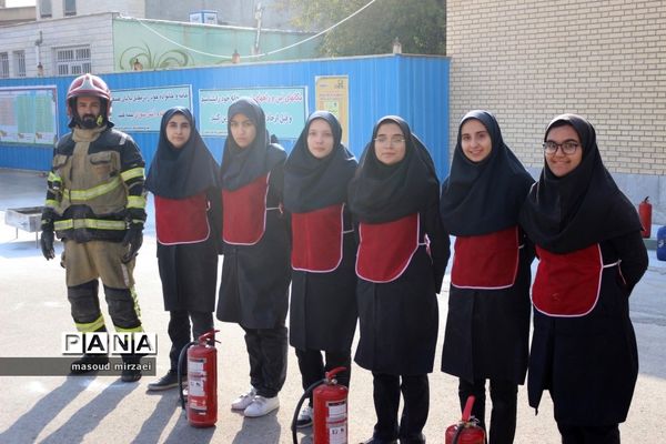 زنگ ایمنی و زلزله در مدرسه دخترانه نرگس شاهد قزوین