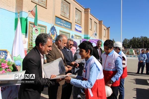 بیست و یکمین مانور سراسری زلزله و ایمنی درآموزشگاه شهید مطهری بیرجند