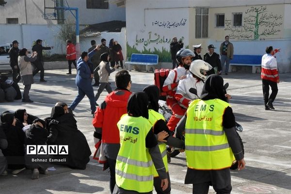 بیست‌ و یکمین مانور زلزله و ایمنی در دبیرستان عصمت ساری