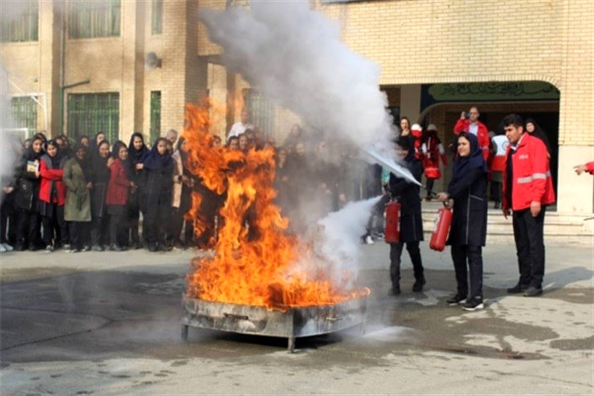 مدیر آموزش و پرورش اسلامشهر تاکید کرد:ضرورت استمرار مانورهای آموزشی در طول سال تحصیلی جهت دانش آموزان