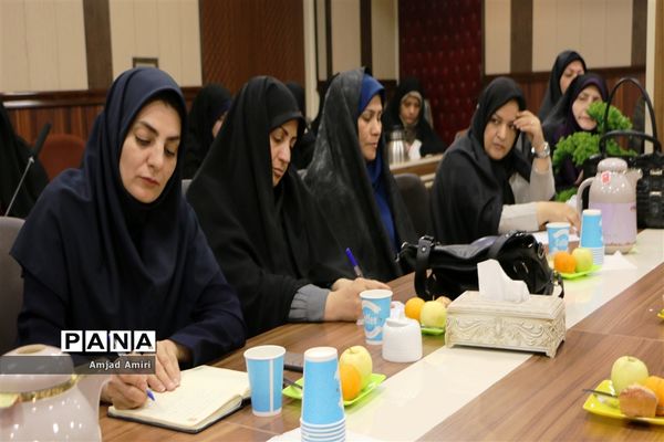 نشست مدیران دبیرستان‌های دوره اول آموزش و پرورش ناحیه یک ری