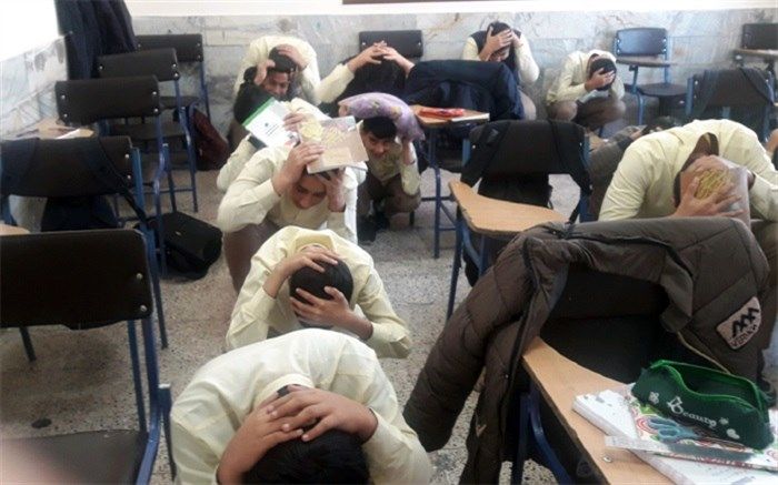 برگزاری مانور زلزله در دبیرستان شهید بهشتی کاشمر