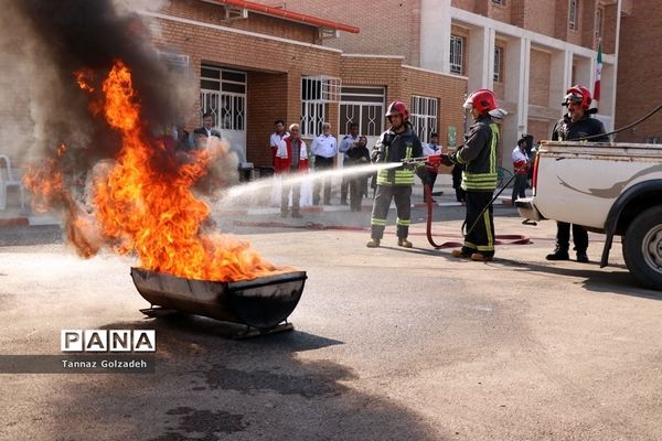 مانور استانی زلزله در دبیرستان دخترانه بعثت ناحیه ۲ اهواز