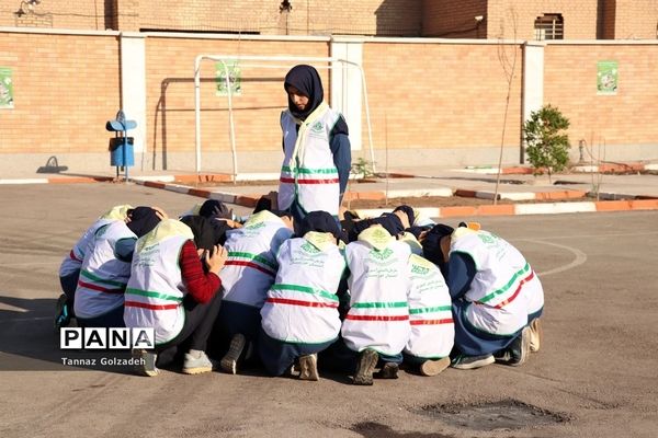 مانور استانی زلزله در دبیرستان دخترانه بعثت ناحیه ۲ اهواز