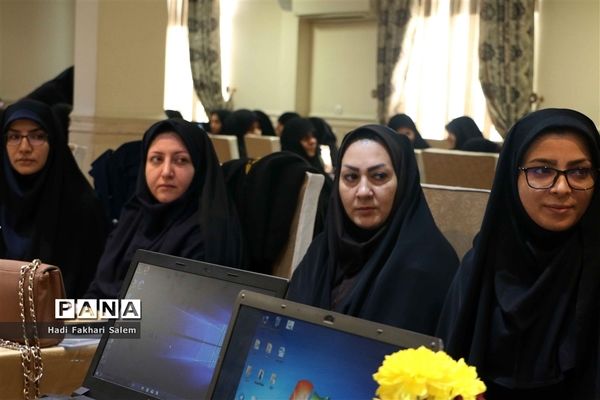 کارگاه آموزشی توان‌افزایی و ارتقای سطح علمی زنان فرهنگی شهرستان‌های استان تهران