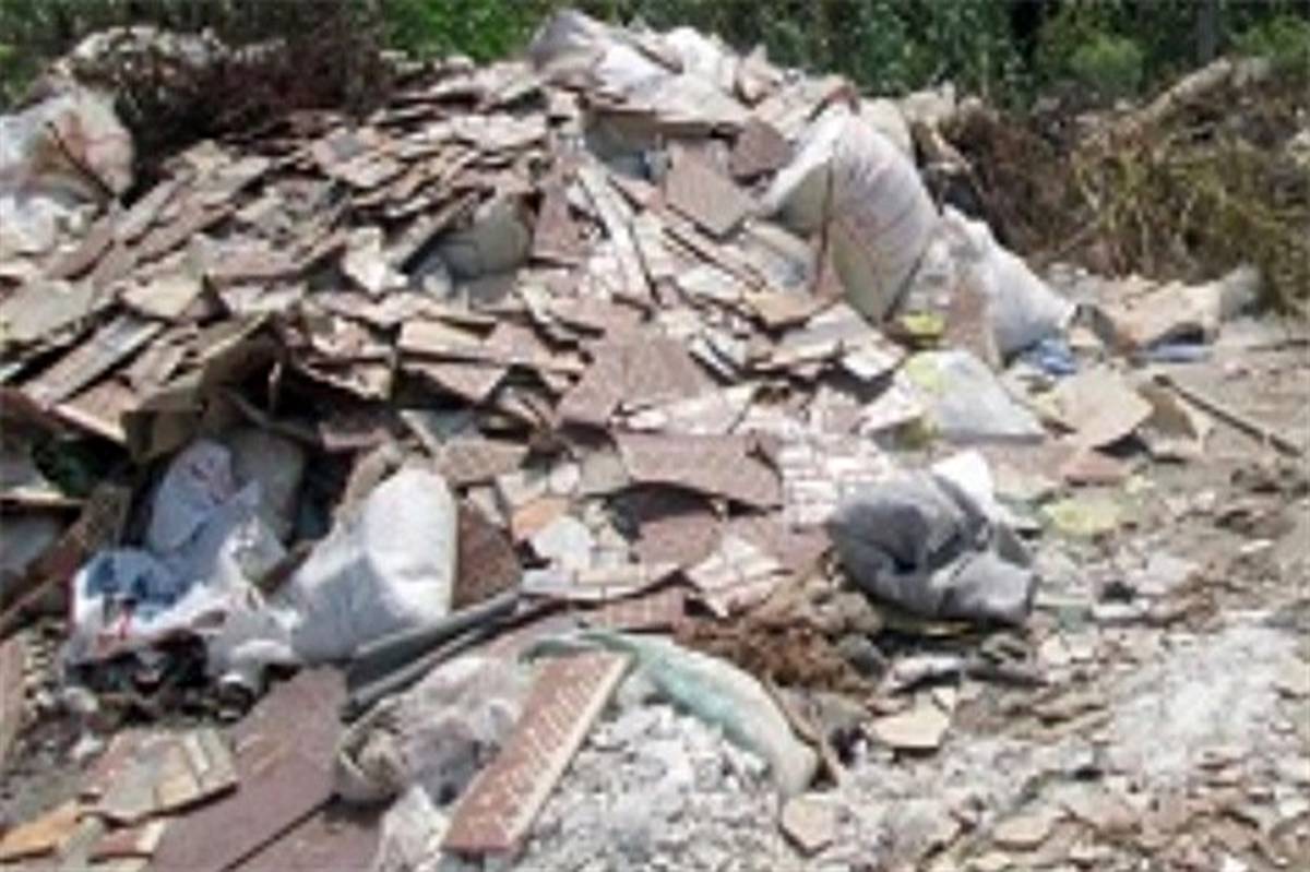 زباله های ساختمانی در منطقه 2 شهرداری یزد جمع آوری می شود