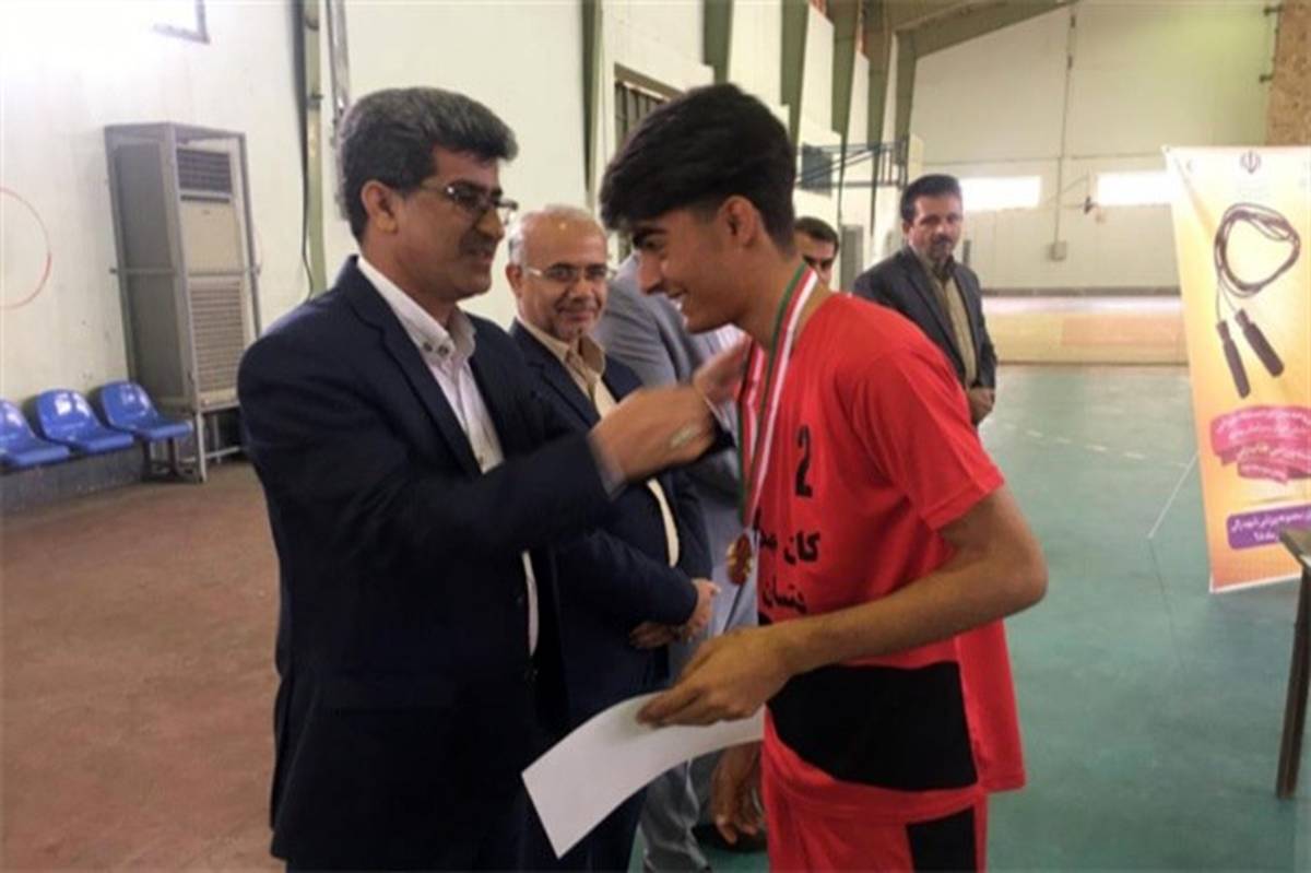 کانون شهدا دشتستان قهرمان مسابقات طناب زنی دانش آموزان پسراستان شدند