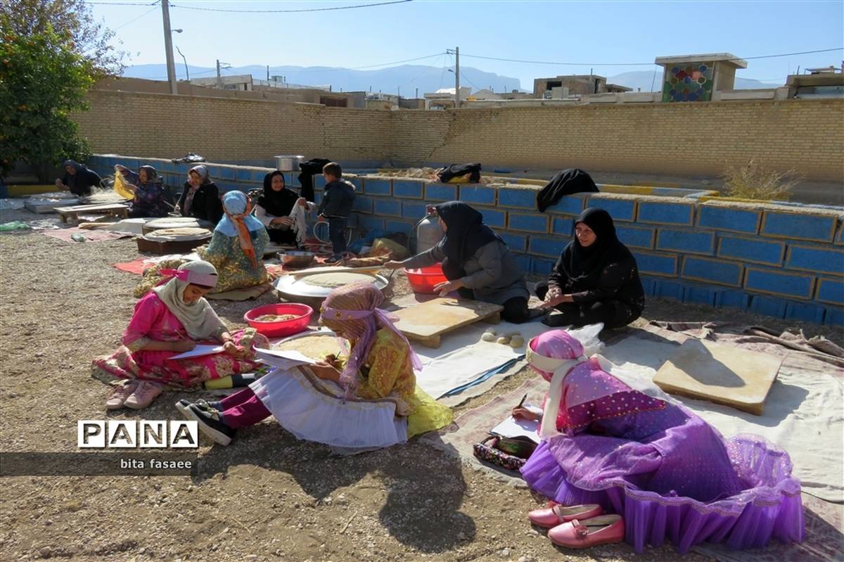 برگزاری جشنواره آشنایی با زندگی عشایری در آموزشگاه عفت نی ریز