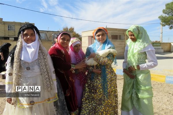 برگزاری جشنواره آشنایی با زندگی عشایری در آموزشگاه عفت نی ریز