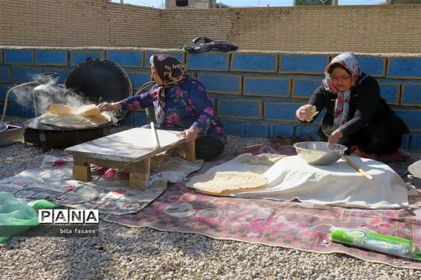 برگزاری جشنواره آشنایی با زندگی عشایری در آموزشگاه عفت نی ریز