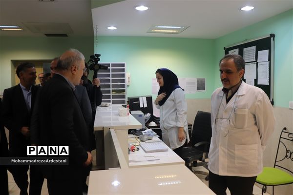 بازدید وزیر بهداشت ، درمان و آموزش پزشکی از مراکز درمانی شهرستان‌های جنوب استان تهران