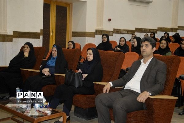 همایش تجلیل از فعالان و برگزیدگان پنجمین جشنواره نوجوان خوارزمی شهرستان بوشهر