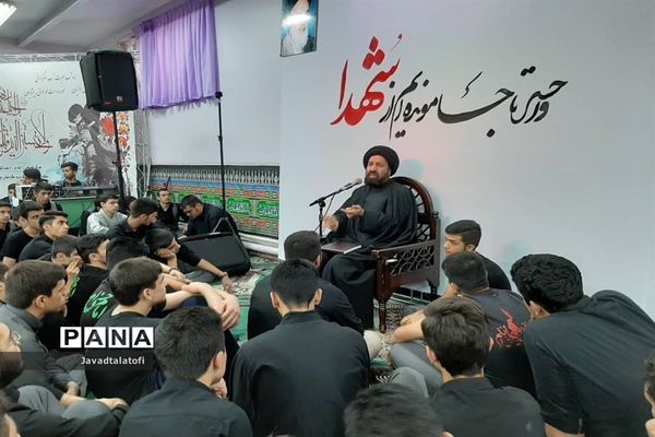 تشییع نمادین پیکر شهید گمنام در یادواره شهدای دبیرستان ملاصدرا ناحیه دو شهرری