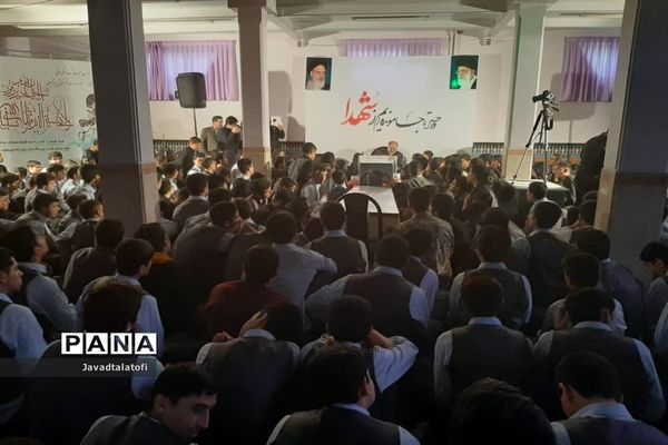 تشییع نمادین پیکر شهید گمنام در یادواره شهدای دبیرستان ملاصدرا ناحیه دو شهرری