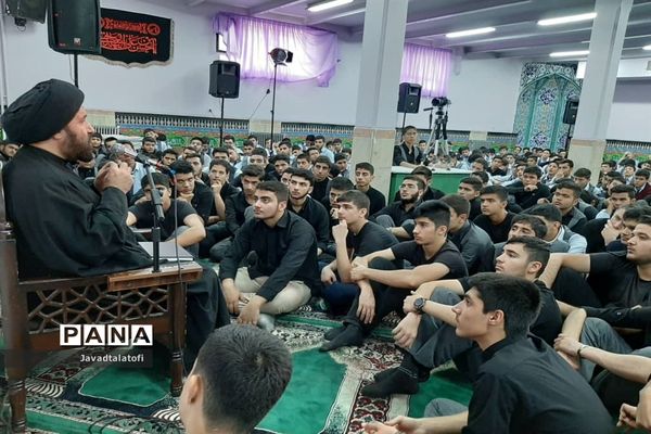 تشییع نمادین پیکر شهید گمنام در یادواره شهدای دبیرستان ملاصدرا ناحیه دو شهرری
