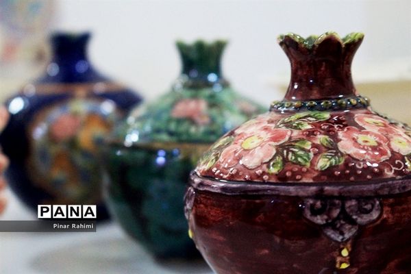 نمایشگاه شب چله در موزه زنده سفال تبریز