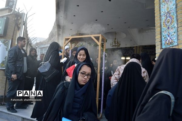اعزام کاروان راهیان نور دختران شهرستان فیروزکوه به مناطق عملیاتی جنوب کشور