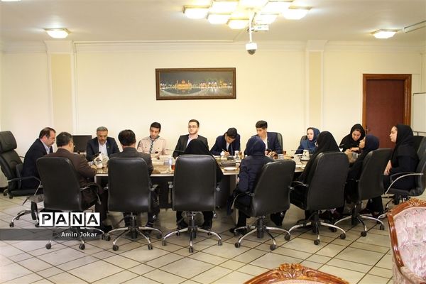 دیدار نمایندگان نهمین دوره مجلس دانش‌آموزی با استاندار فارس