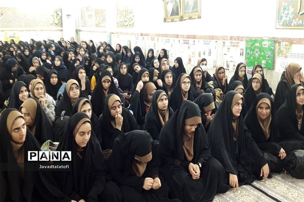 اعزام اولین گروه دانش آموزان دختر ناحیه دو شهرری  به اردوی راهیان نور