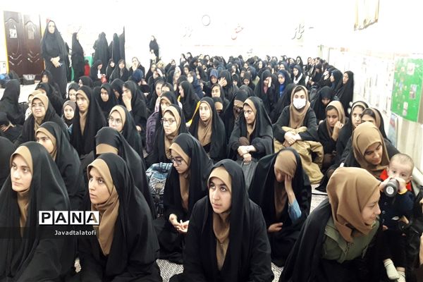 اعزام اولین گروه دانش آموزان دختر ناحیه دو شهرری  به اردوی راهیان نور