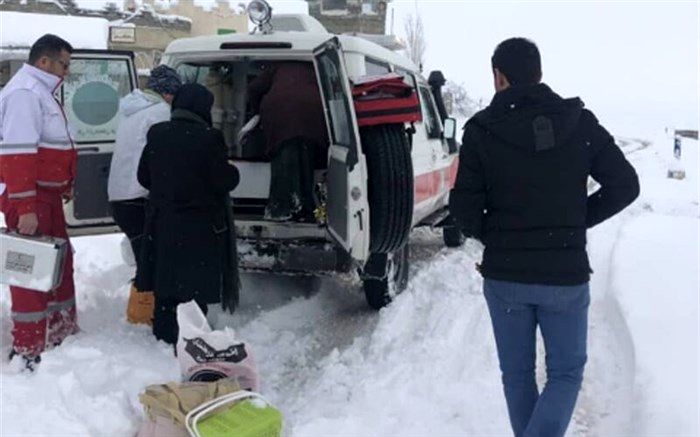 ۳۹ مادر باردار در آذربایجان‌غربی از محاصره برف نجات یافتند