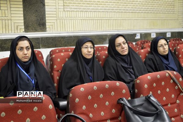 جلسه تخصصی روسای ادارات و کارشناسان امور تربیتی سراسر کشور در بوشهر