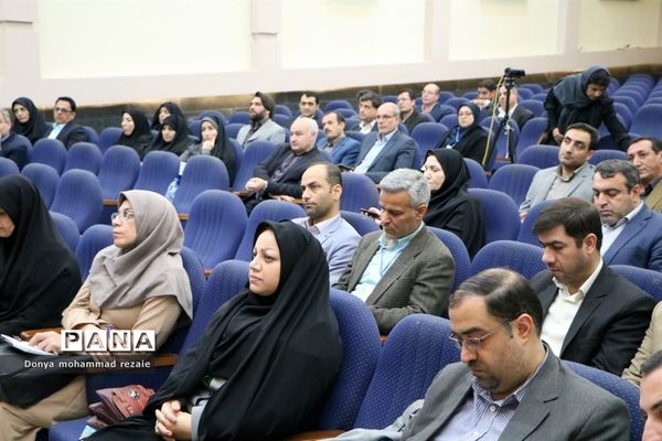 کارگاه تخصصی روسا و کارشناسان ادارات مراقبت در برابر آسیب‌های اجتماعی سراسر کشور در بوشهر