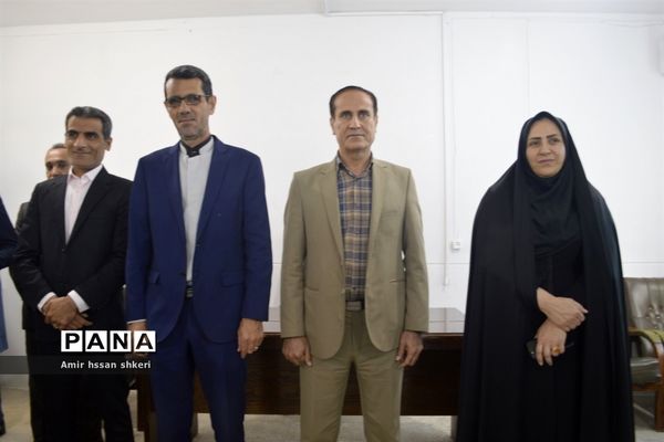 افتتاح نمایشگاه دست ساخته‌های دانش‌آموزان دبستان شهید ماهینی  بوشهر