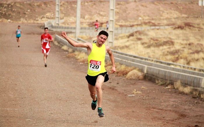 قهرمانی دانش آموز ورزشکار مراغه ای در مسابقات دو صحرانوردی قهرمانی کشور