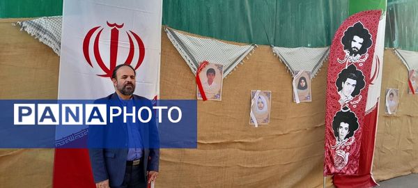 اجرای گروه سرود و تئاتر خیابانی به مناسبت هفته دفاع مقدس در مصلای کرج