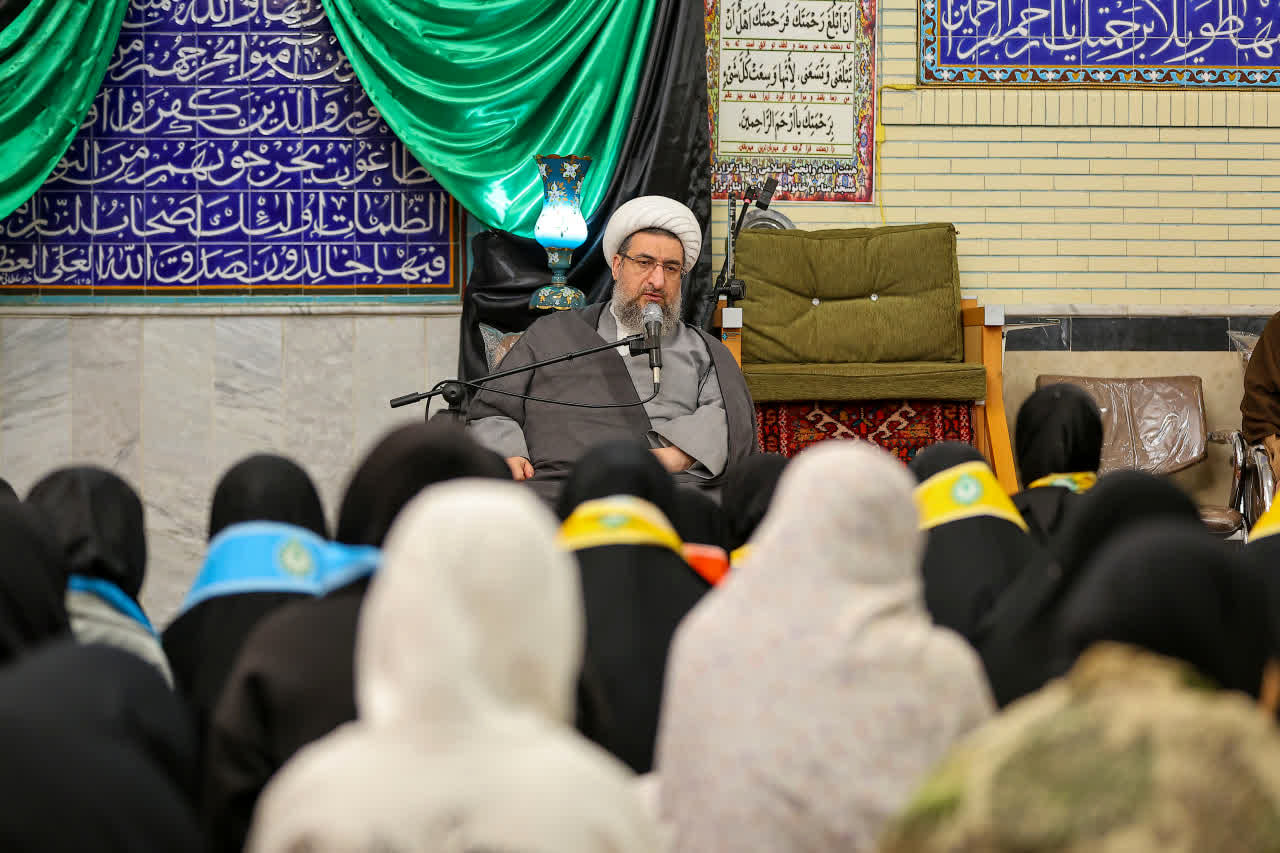 پرسش‌های صریح دانش‌آموزان معتکف پیشتاز از امام جمعه تبریز؛ از فضای مجازی تا سبک زندگی ایمانی