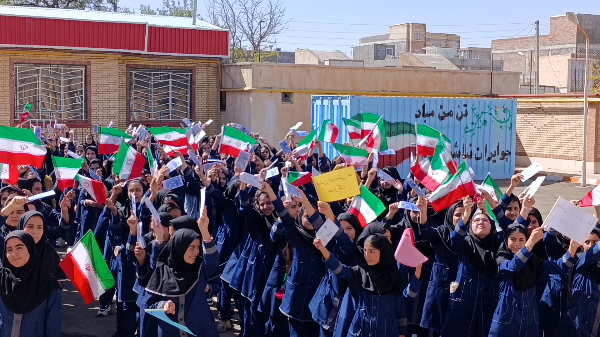 جشن عاطفه‌ها در ملکان؛ مهربانی به وقت مدرسه