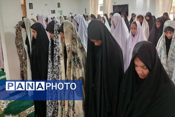اقامه نماز جماعت در دبیرستان شهید مجید دهنوی نیشابور