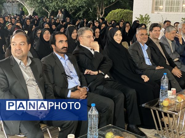 هفته‌ای برای ستایش دانایی؛ جشن معلمان در تالار ملک برگزار شد