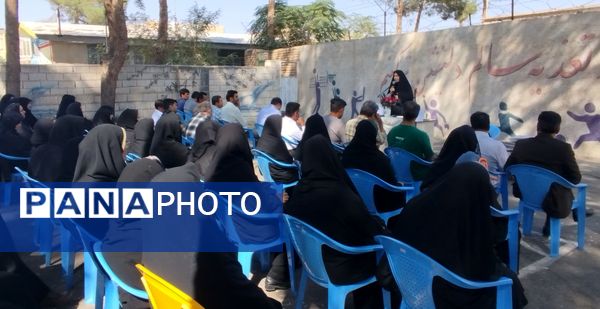 اولین جلسه انجمن اولیا و مربیان در دبیرستان حضرت معصومه (س) شهرستان خلیل‌آباد