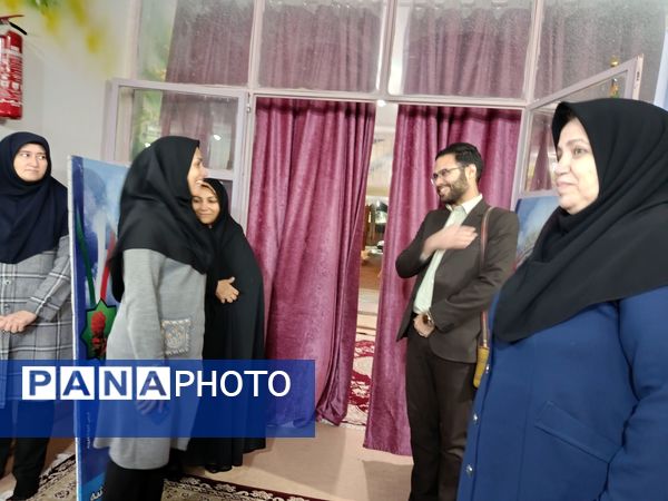 جشن یلدا در دبیرستان نمونه اندیشه 