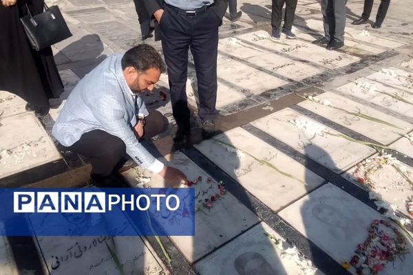 تجدید پیمان فرهنگیان ورامینی با آرمان‌های شهدا در هفته بسیج