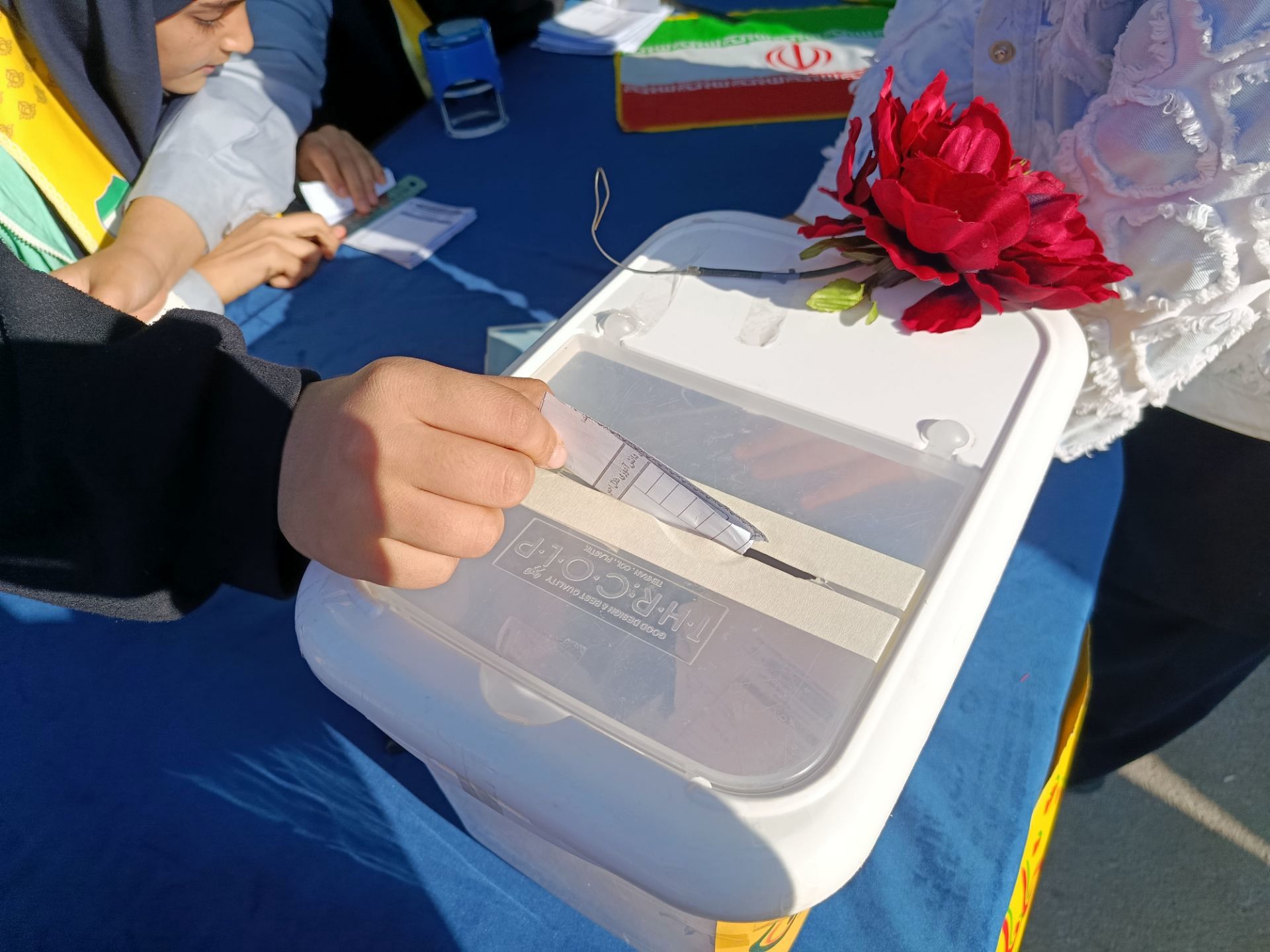 انتخابات شورای دانش آموزی‌ در دبیرستان‌ یغمای‌ نیشابوری(وکیلی 3)