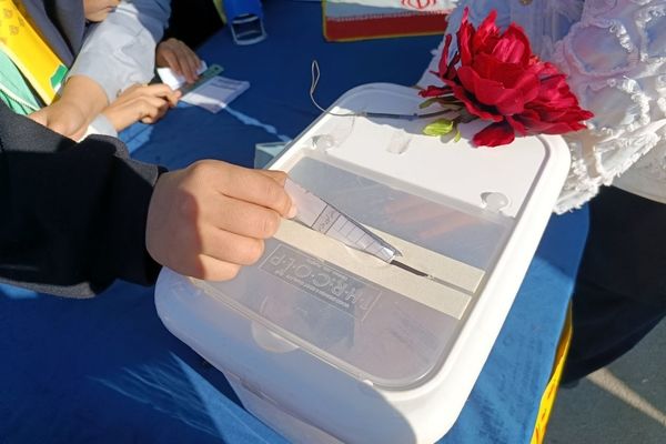 انتخابات شورای دانش آموزی‌ در دبیرستان‌ یغمای‌ نیشابوری(وکیلی 3)