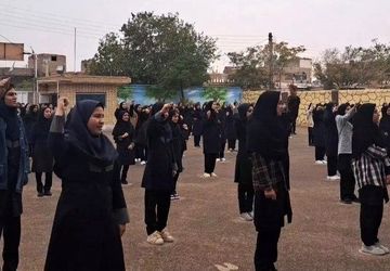 تجمع و فریاد استکبارستیزی دانش آموزان دبیرستان دخترانه صالحه
