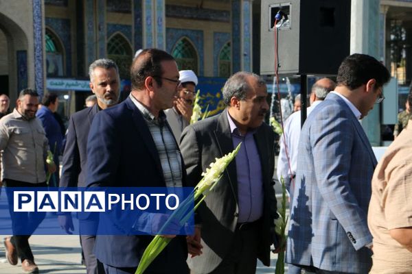 گلباران مزار شهدا به‌مناسبت هفته دفاع مقدس در آستان مقدس امامزاده بی‌بی سکینه ملارد