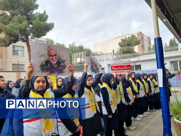 صبحگاه مقاومت در دبیرستان خدیجه کبری (س) ناحیه ۴ اصفهان
