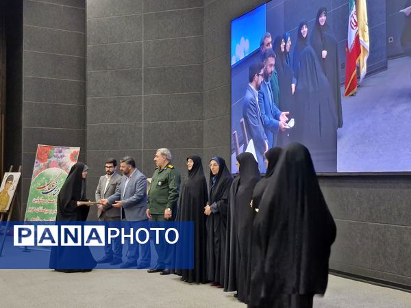 اجتماع بزرگ دانشآموزان بسیجی در هفته بسیج