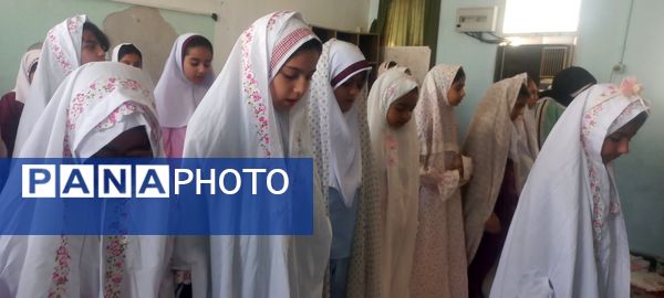 حضور پرشور دانش‌آموزان پایه چهارم دبستان شهید تنیده در نماز جماعت