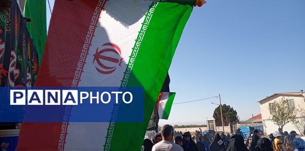 روز اول پیاده روی کاروان نورالرضا به سمت حرم مطهر رضوی
