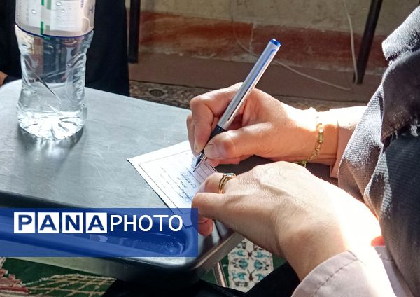 جلسه اولیاء مربیان در دبیرستان نمونه دولتی شهدای علم و فناوری بهارستان دو